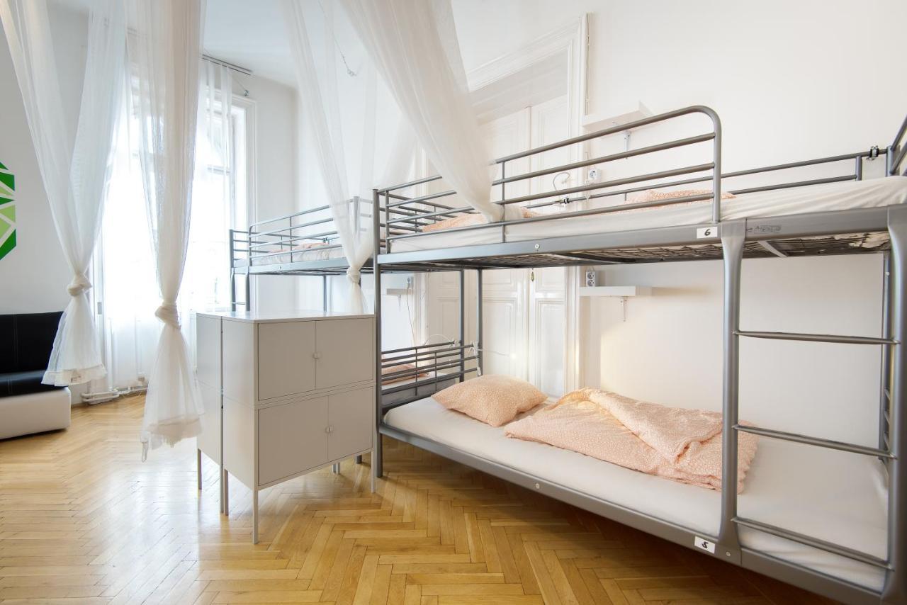 Bett im Frauenschlafsaal mit 10 Betten und eigenem Bad